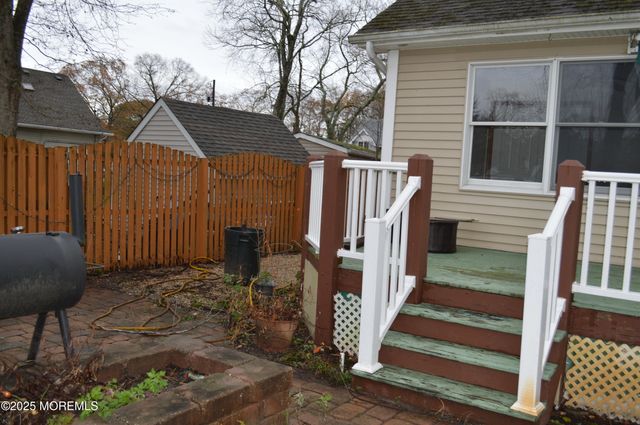 28 Spruce Street, Waretown, NJ 08758