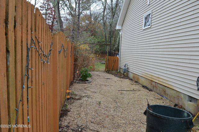 28 Spruce Street, Waretown, NJ 08758