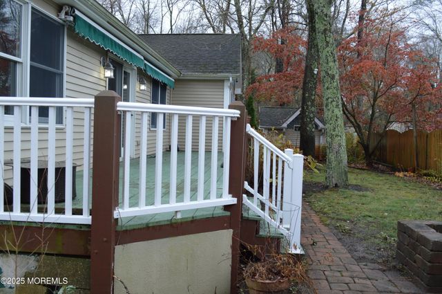 28 Spruce Street, Waretown, NJ 08758