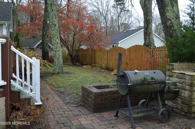 28 Spruce Street, Waretown, NJ 08758