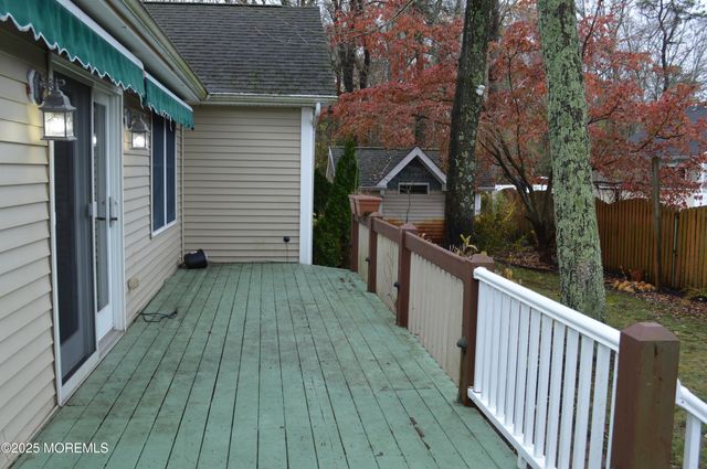 28 Spruce Street, Waretown, NJ 08758