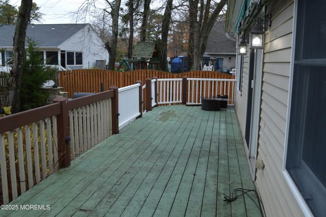 28 Spruce Street, Waretown, NJ 08758