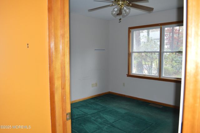 28 Spruce Street, Waretown, NJ 08758