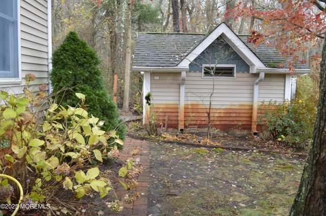 28 Spruce Street, Waretown, NJ 08758