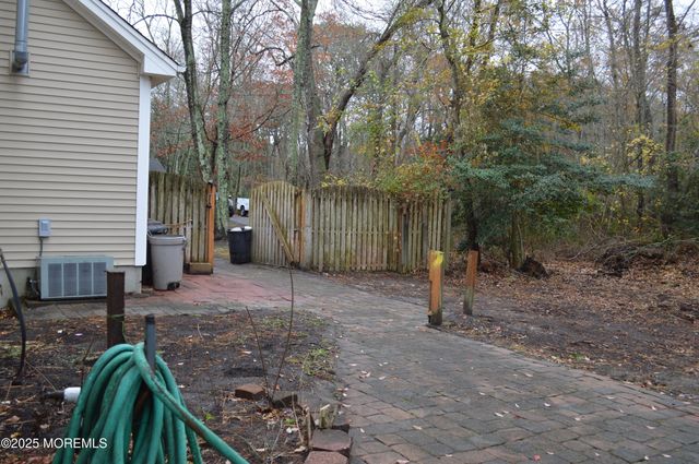 28 Spruce Street, Waretown, NJ 08758