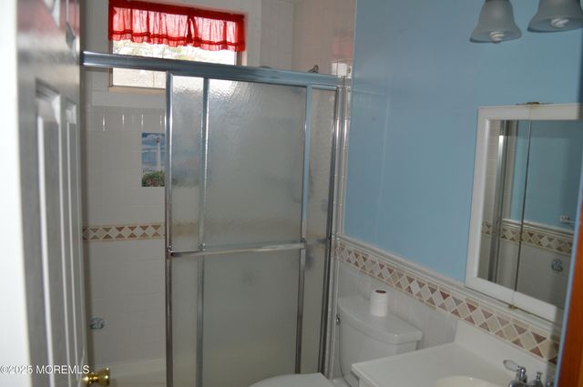 28 Spruce Street, Waretown, NJ 08758