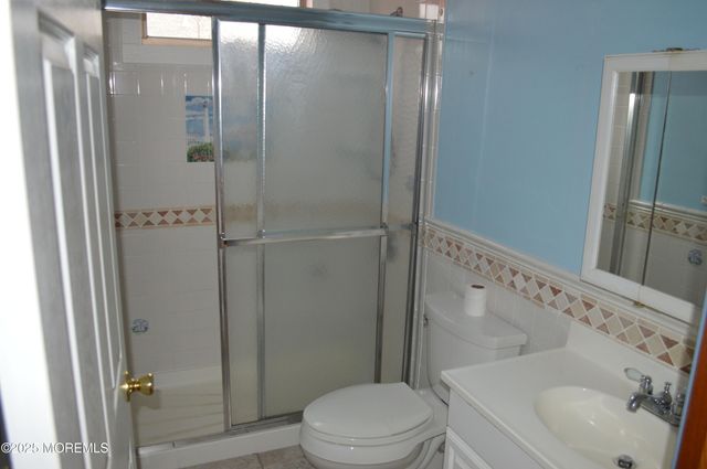 28 Spruce Street, Waretown, NJ 08758