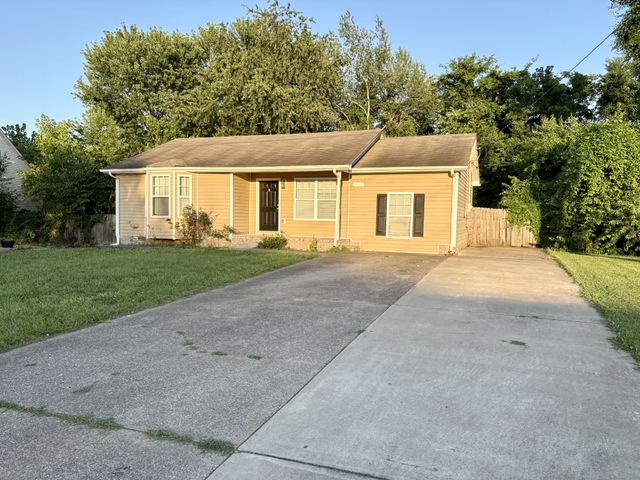 946 Van Buren Ave, Oak Grove, KY 42262