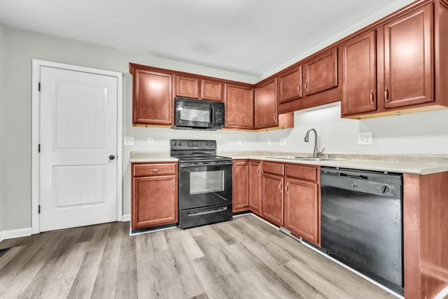 946 Van Buren Ave, Oak Grove, KY 42262
