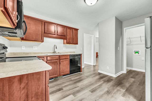 946 Van Buren Ave, Oak Grove, KY 42262
