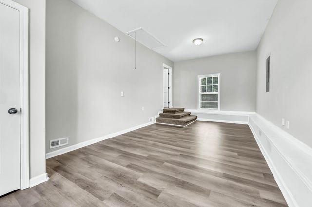 946 Van Buren Ave, Oak Grove, KY 42262