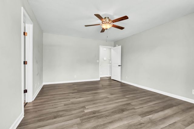 946 Van Buren Ave, Oak Grove, KY 42262