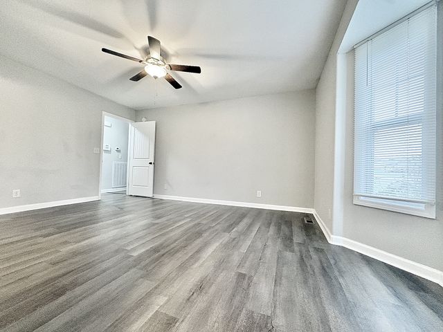 946 Van Buren Ave, Oak Grove, KY 42262