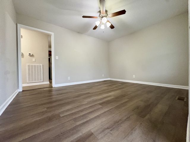 946 Van Buren Ave, Oak Grove, KY 42262