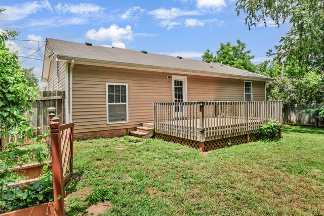 946 Van Buren Ave, Oak Grove, KY 42262