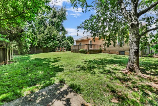 946 Van Buren Ave, Oak Grove, KY 42262