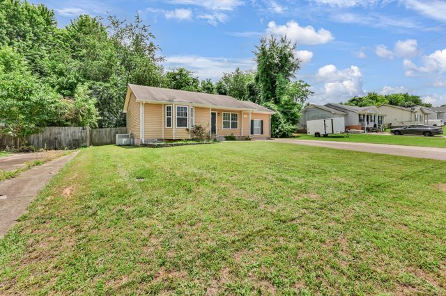 946 Van Buren Ave, Oak Grove, KY 42262