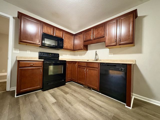 946 Van Buren Ave, Oak Grove, KY 42262