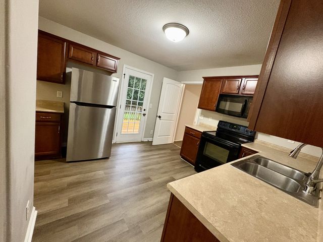 946 Van Buren Ave, Oak Grove, KY 42262