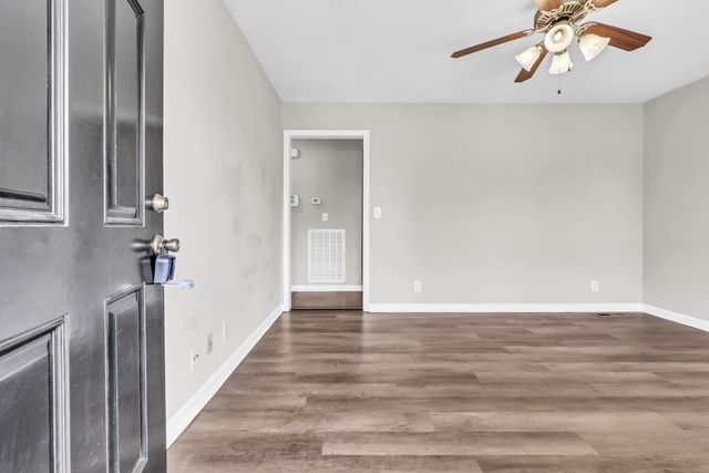 946 Van Buren Ave, Oak Grove, KY 42262