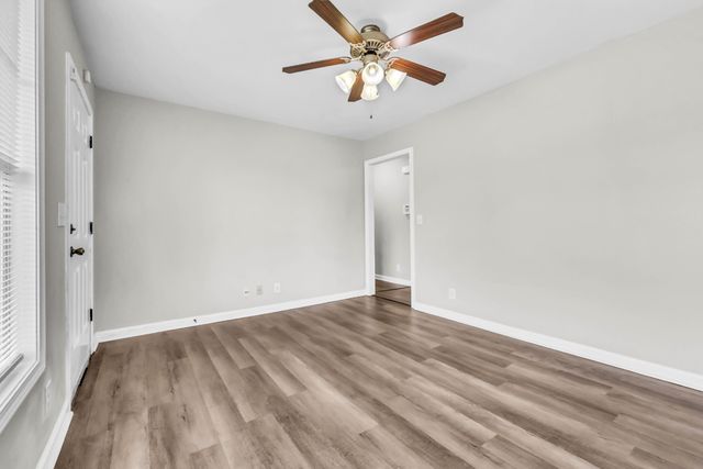 946 Van Buren Ave, Oak Grove, KY 42262