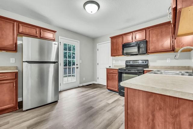946 Van Buren Ave, Oak Grove, KY 42262
