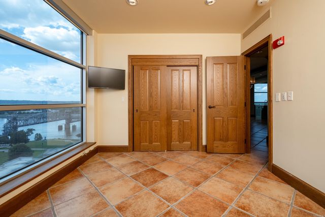 521 President Clinton Ave Apt 1306, Little Rock, AR 72201