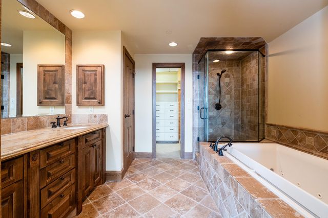 521 President Clinton Ave Apt 1306, Little Rock, AR 72201
