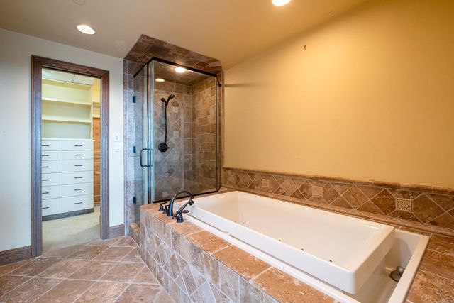 521 President Clinton Ave Apt 1306, Little Rock, AR 72201