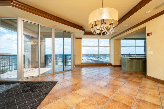 521 President Clinton Ave Apt 1306, Little Rock, AR 72201