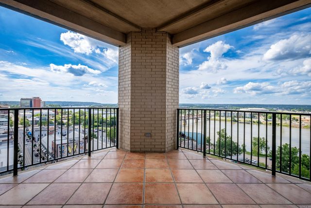 521 President Clinton Ave Apt 1306, Little Rock, AR 72201