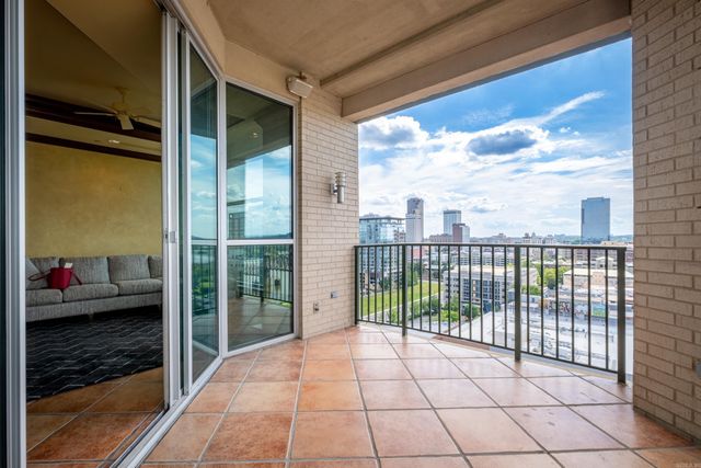 521 President Clinton Ave Apt 1306, Little Rock, AR 72201