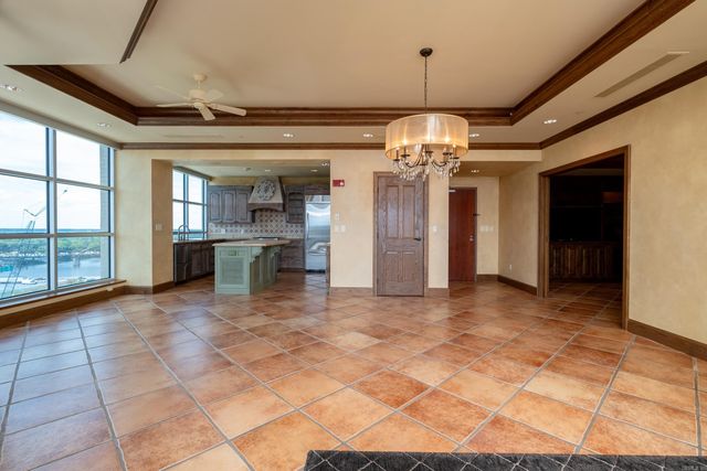 521 President Clinton Ave Apt 1306, Little Rock, AR 72201