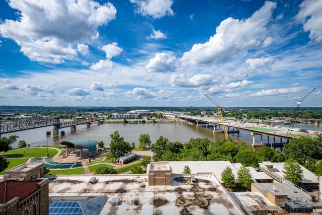 521 President Clinton Ave Apt 1306, Little Rock, AR 72201