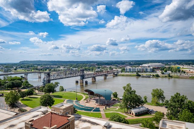 521 President Clinton Ave Apt 1306, Little Rock, AR 72201