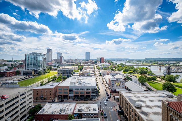 521 President Clinton Ave Apt 1306, Little Rock, AR 72201