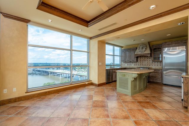 521 President Clinton Ave Apt 1306, Little Rock, AR 72201