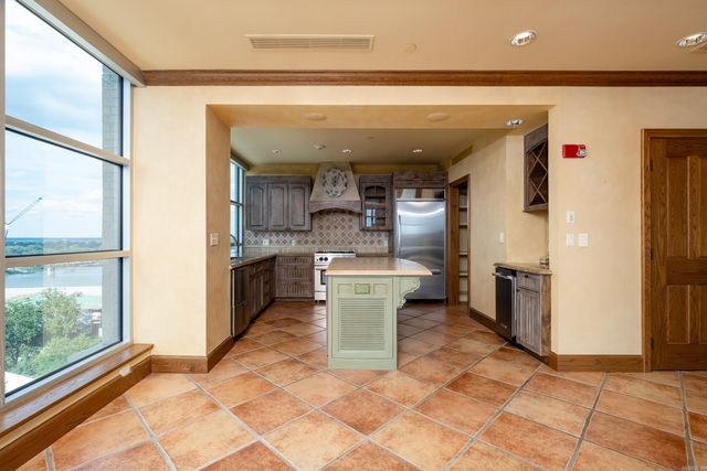 521 President Clinton Ave Apt 1306, Little Rock, AR 72201