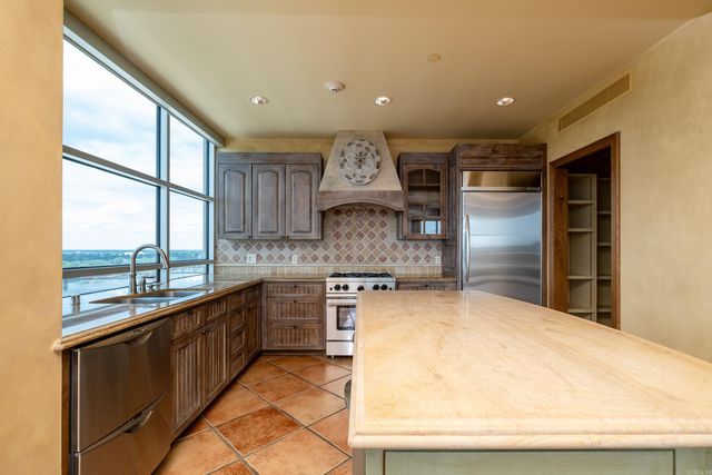 521 President Clinton Ave Apt 1306, Little Rock, AR 72201