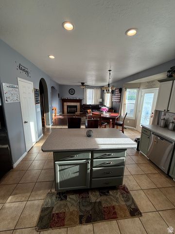 1453 S 400 E, Kaysville, UT 84037