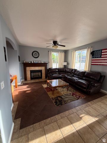 1453 S 400 E, Kaysville, UT 84037