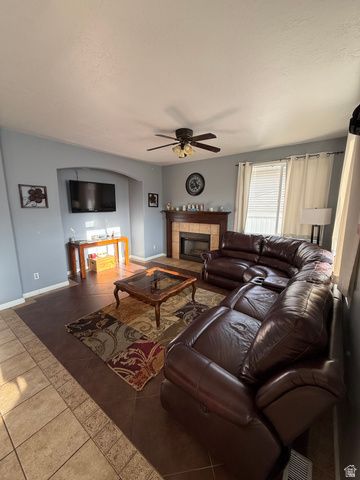 1453 S 400 E, Kaysville, UT 84037