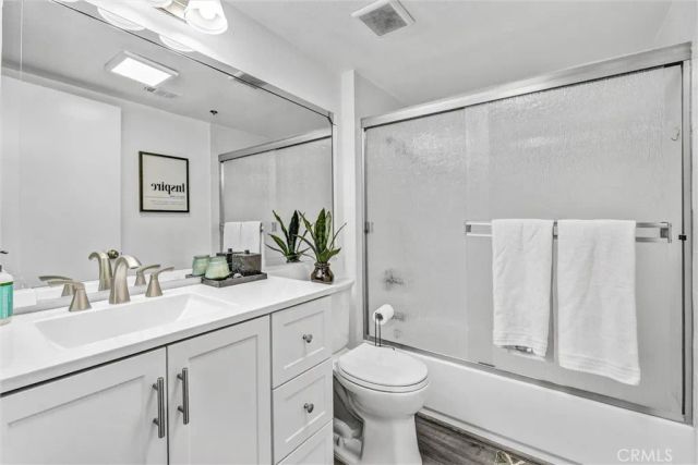 6545 Reseda Boulevard 6, Reseda, CA 91335