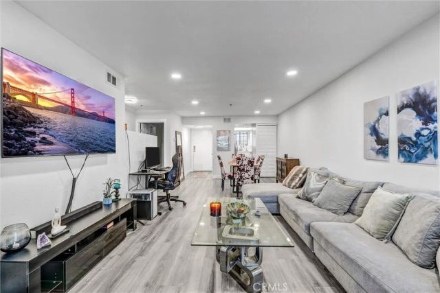 6545 Reseda Boulevard 6, Reseda, CA 91335