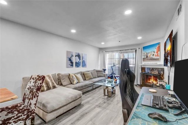 6545 Reseda Boulevard 6, Reseda, CA 91335