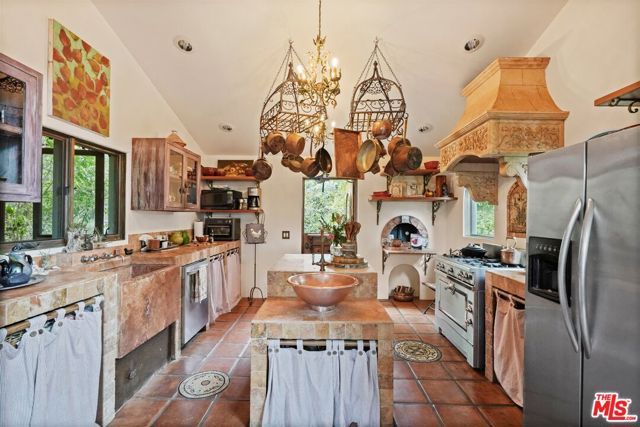 754 Basin Drive, Topanga (los Angeles), CA 90290