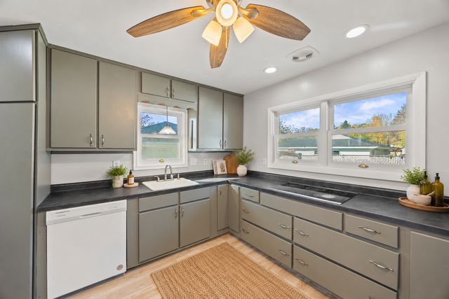 2735 Chippewa Avenue, North Saint Paul, MN 55109