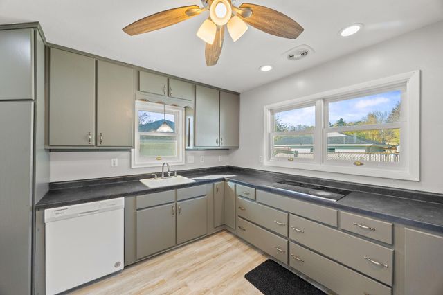 2735 Chippewa Avenue, North Saint Paul, MN 55109
