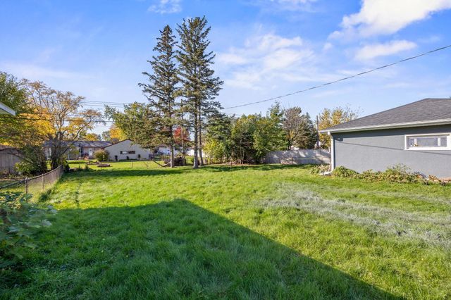 2735 Chippewa Avenue, North Saint Paul, MN 55109