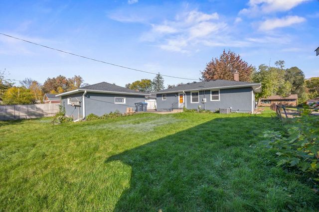 2735 Chippewa Avenue, North Saint Paul, MN 55109